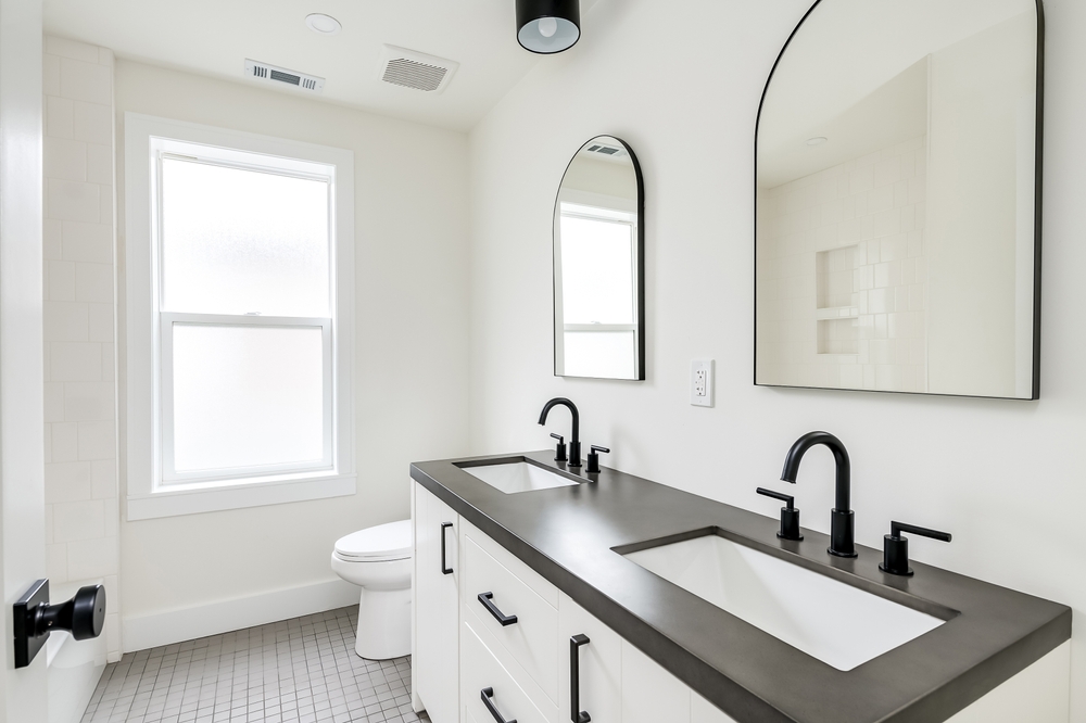 Modern,Minimalist,Bathroom,With,Sleek,Fixtures,And,Clean,Lines.,White